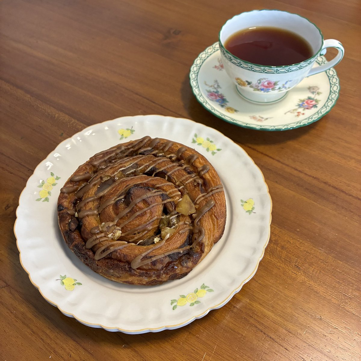 naonaonuts's tweet photo. Zopf コーヒーマロン🌰
ずっと気になっていたZopfさん、通販があることを知ったので早速購入してみました!
生地はもっちりパリッと、マロンもたっぷりで嬉しい(๑˃̵ᴗ˂̵)
他のベーグルたちも楽しみ。
#Zopf https://t.co/FMqM24yFlw