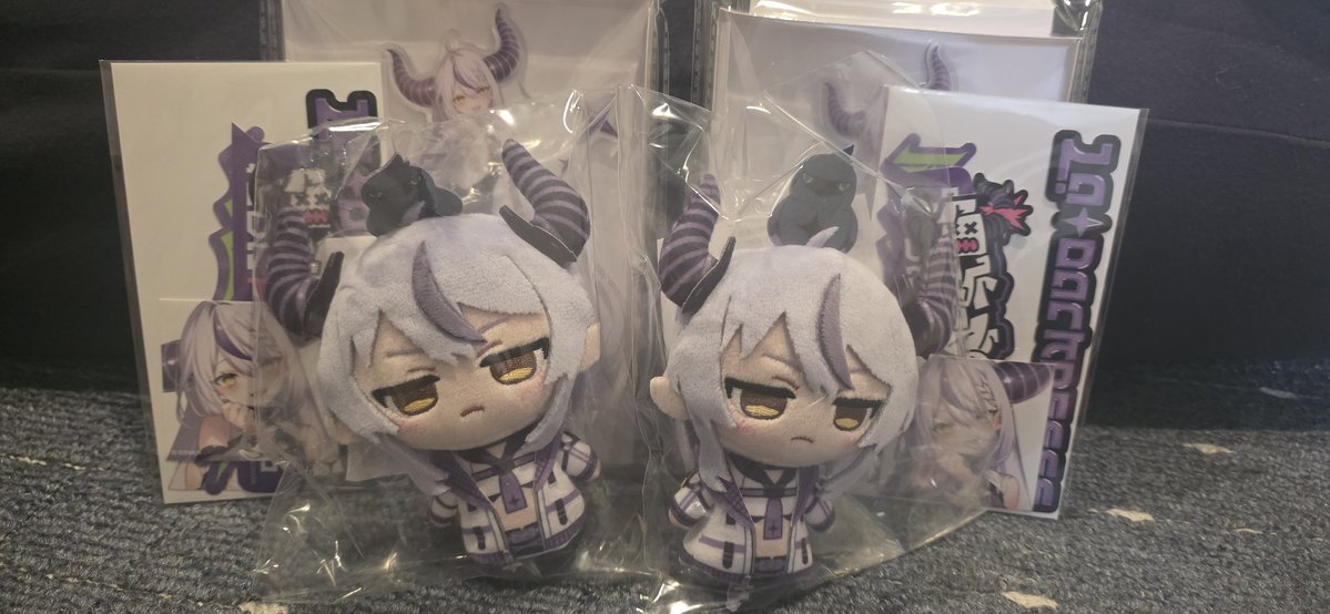 atysiii's tweet photo. ラプ様4周年グッズ届いた！

全部クオリティ高くて大満足！！
正直、全部開封したくない…

指パペ可愛すぎる…

ラプ様のサインは細字と太字で
太字のキリッとしてるやつがめっちゃ気に入った！かっけぇ…

毎回、個性的で満足できるグッズをありがとう！！

#らぷ様届いた https://t.co/Z0cFlNuucv