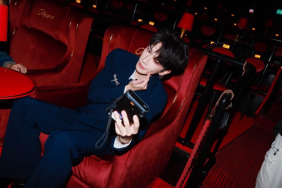 Newsdara_ent's tweet photo. “The Viral Hits” จัดใหญ่ FIRST TOUCH พา “JIN XUANYU” พบแฟนไทยครั้งพิเศษ กระแสตอบรับอบอุ่น แฟนคลับร่วมงานคึกคัก
#JINXUANYUFirstTouchinBKK
#JINXUANYU
#JINXUANYUinBangkok
#FirstTouch
#TheViralHits
#ViralHitsMusicVision
#QENRYX
#จินเสวียนอวี่
🔗 https://t.co/lQvXyAK9az https://t.co/Uibi84jy9M