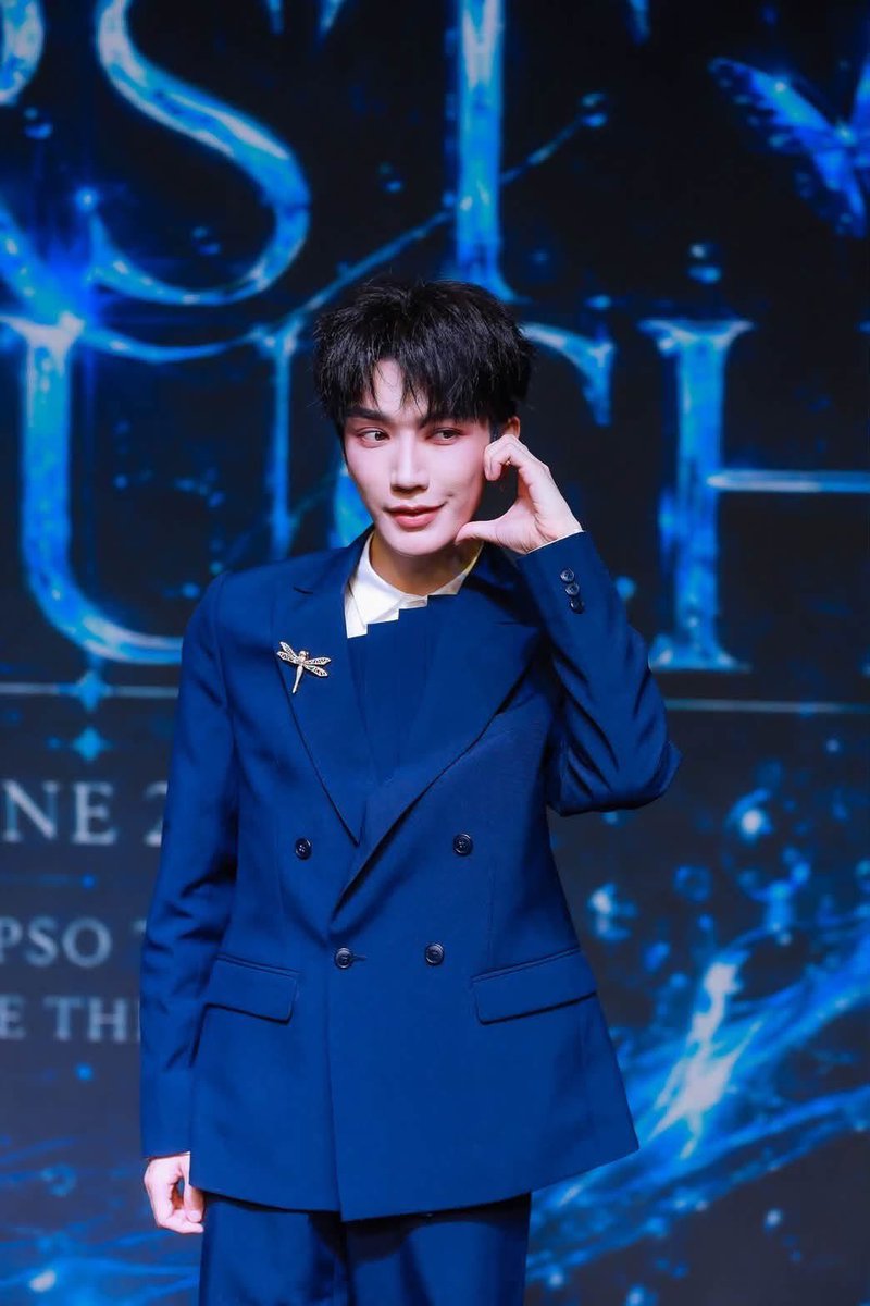 Newsdara_ent's tweet photo. “The Viral Hits” จัดใหญ่ FIRST TOUCH พา “JIN XUANYU” พบแฟนไทยครั้งพิเศษ กระแสตอบรับอบอุ่น แฟนคลับร่วมงานคึกคัก
#JINXUANYUFirstTouchinBKK
#JINXUANYU
#JINXUANYUinBangkok
#FirstTouch
#TheViralHits
#ViralHitsMusicVision
#QENRYX
#จินเสวียนอวี่
🔗 https://t.co/lQvXyAK9az https://t.co/Uibi84jy9M