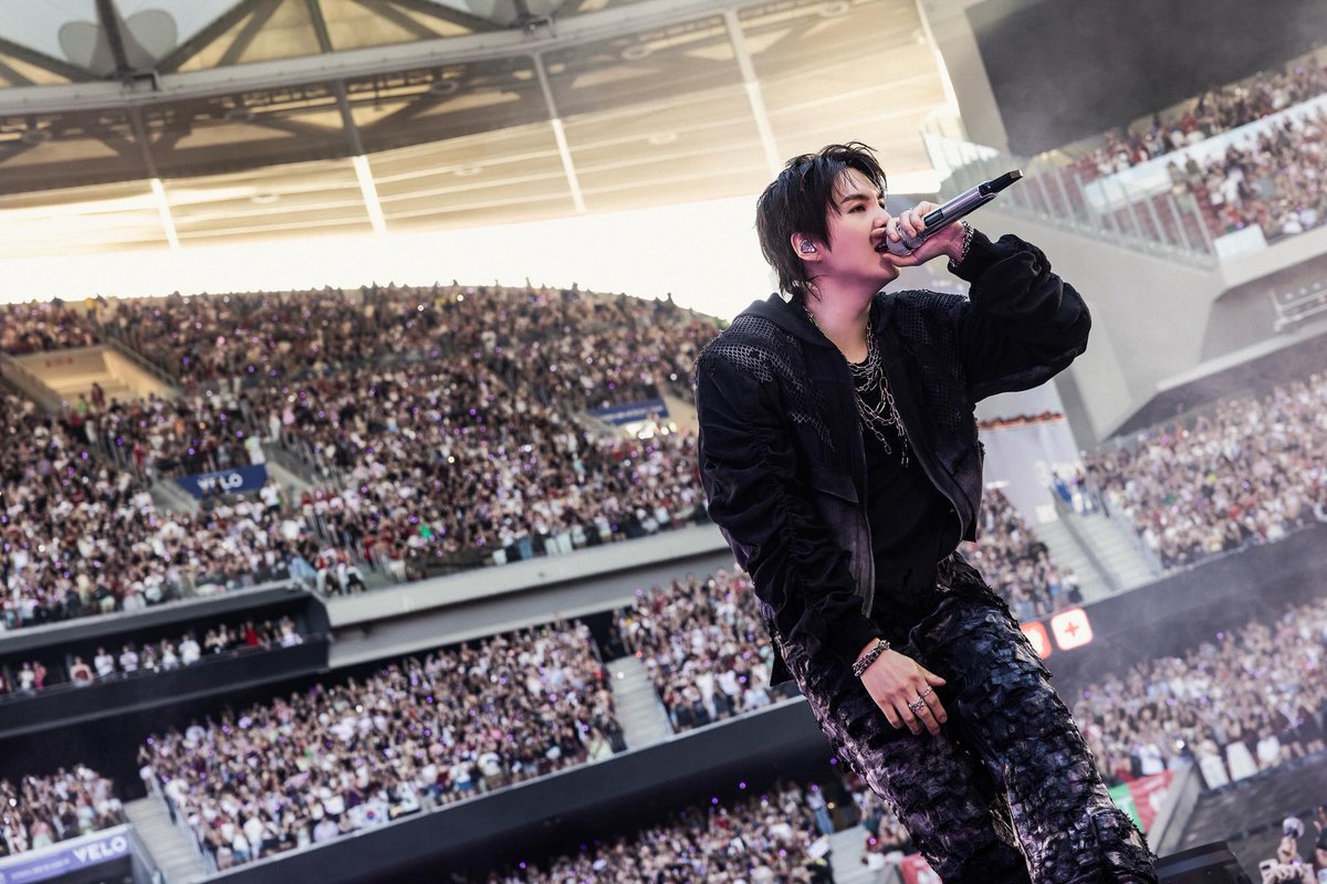 dalbit_bangtan's tweet photo. 📸 INSTAGRAM

@BTS_twt Official post:
BTS WORLD TOUR ’ARIRANG‘ IN MADRID https://t.co/VYHR1eX0Eu