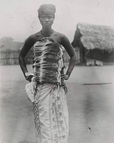 OrisaMedia's tweet photo. Ibo/Igbo maiden in her ichafu scarf #IgboHistory https://t.co/7fZKHyV1v3