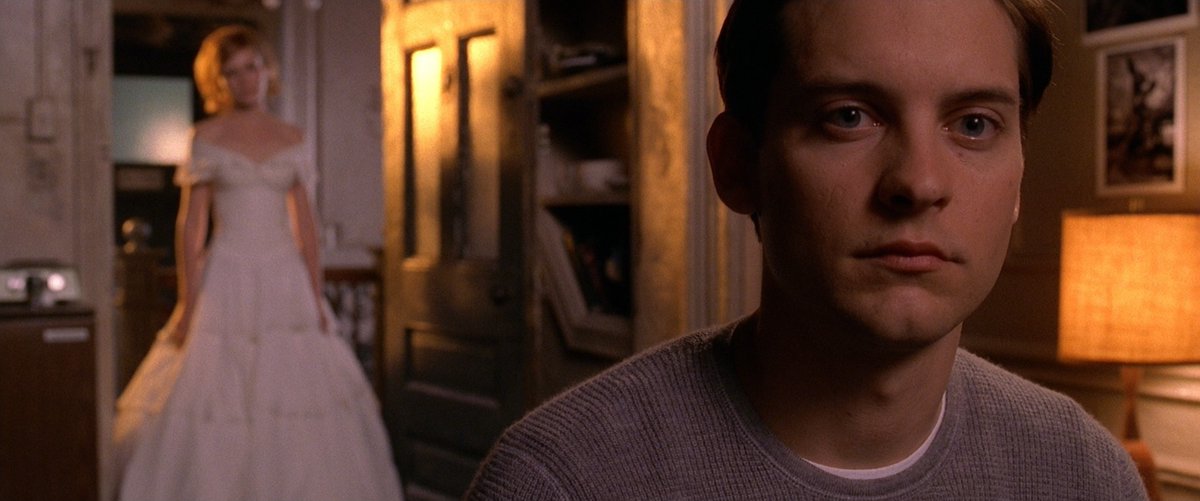 JackOCine's tweet photo. #SpiderMan2 fête ses 22 ans : plus encore que l'épisode précédent, celui-ci se connecte à l'humanité de son héros en soulevant ses difficultés quotidiennes - dont celle d'assumer ses responsabilités de justicier et de mener une vie paisible. Une suite exceptionnelle. https://t.co/ybOczSOIsY