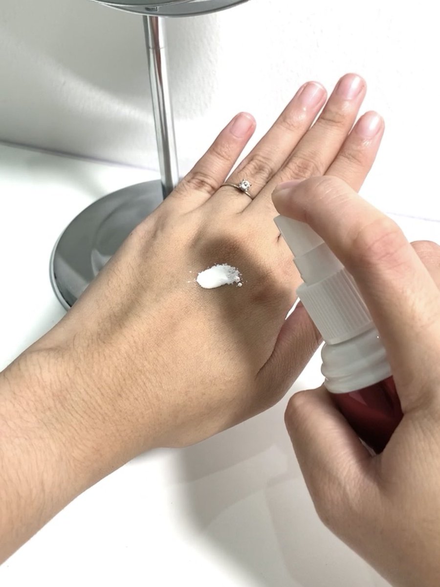 Mawrcellaa's tweet photo. War is over 😭

Setelah coba beberapa tone up bentuk cream/lotion, masih gaada yang bisa ngalahin tone up mist ini 💯

Hasilnya super natural + skin-like finish! https://t.co/ZUSRISyAyQ