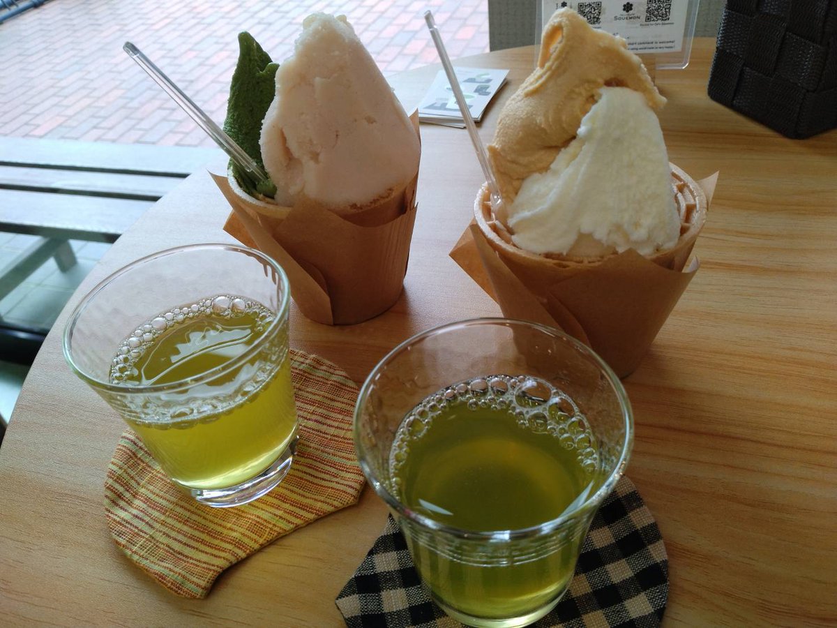 gotajp's tweet photo. 会津若松駅に立ち寄ったあと
お茶&amp;ジェラート カフェSouemonさんへ
濃い抹茶ジェラート🍨　うま〜😳
抹茶のサービスも🍵🙇
#会津若松駅
#お茶
#ジェラート https://t.co/QS9A89Zg8R