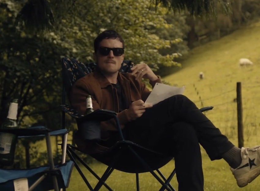 haderfluffyhair's tweet photo. Josh Hutcherson the man the myth the legend https://t.co/TRhK8Q8iLU