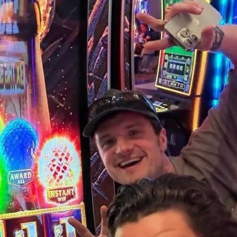 haderfluffyhair's tweet photo. Josh Hutcherson the man the myth the legend https://t.co/TRhK8Q8iLU