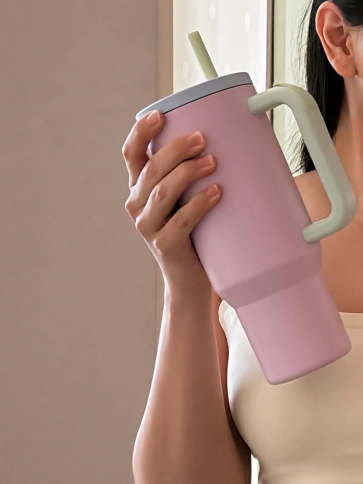 eyrarye's tweet photo. KENA ALYSSA EFFECT LAGI‼️
sekelas alyssa ternyata pake tumbler dari brand ini😭 https://t.co/Zs6NzeZXhr