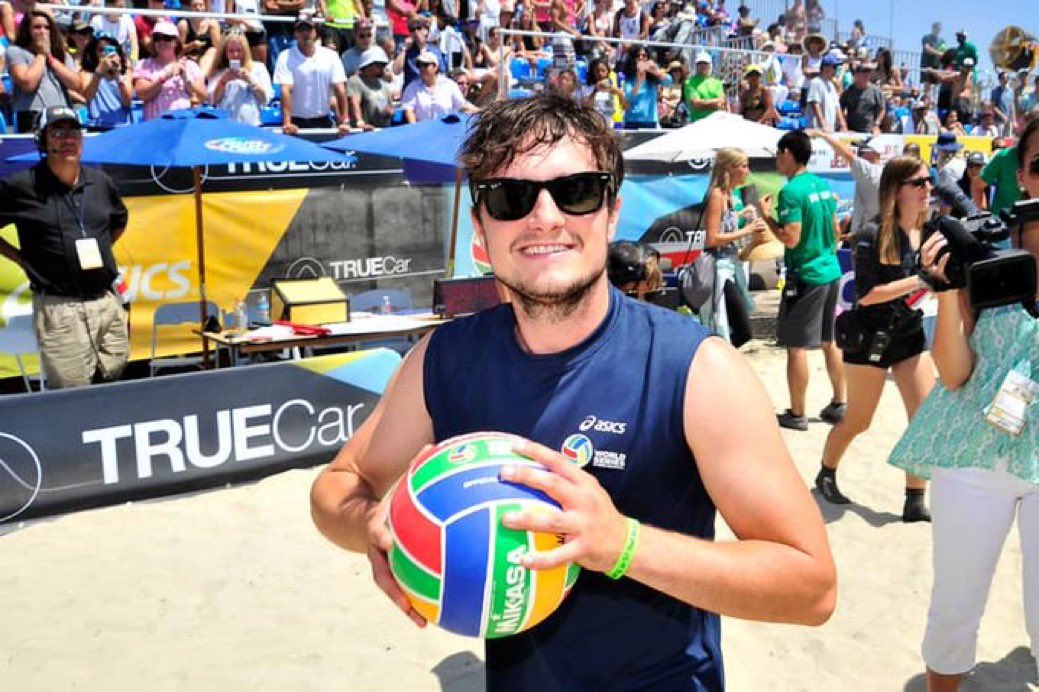 haderfluffyhair's tweet photo. Such a happy guy josh Hutcherson https://t.co/xaEreQOz57