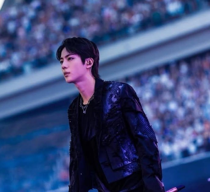 Jiniya1204's tweet photo. Princely aura 💫
Seokjin's new photo from BTS official Instagram 
#Jin #방탄소년단진 #진 @bts_twt https://t.co/Fq9AiLjZs7