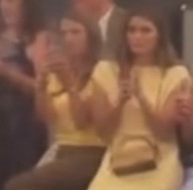 Danielainfiel's tweet photo. @Pochosaurus MÁS FOTOY VIDEOS DE @danielaacallee Y SU NOVIA
MANUELA GÓMEZ LA CELOSA SENTADAS JUNTAS MISMA SILLA🪑
SE MIRAN DANIELA Y SU NOVIA MANUELA GÓMEZ
BIEN ARRUCHADAS Y PEGADAS
COMBINADAS DE AMARILLO EN EVENTO
ES OBVIO @danielaacallee SE DERRITE POR MANUELA EL LENGUAJE CORPORAL NO MIENTE https://t.co/G8T3gtr1xD