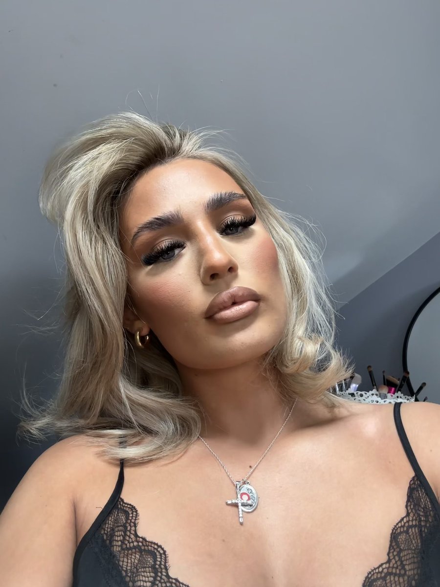 princessmayacol's tweet photo. On your knees for me dummies 

#luxurylifestyle #irish #findom #paypig  #irishfindom https://t.co/9Co1BgOyCZ