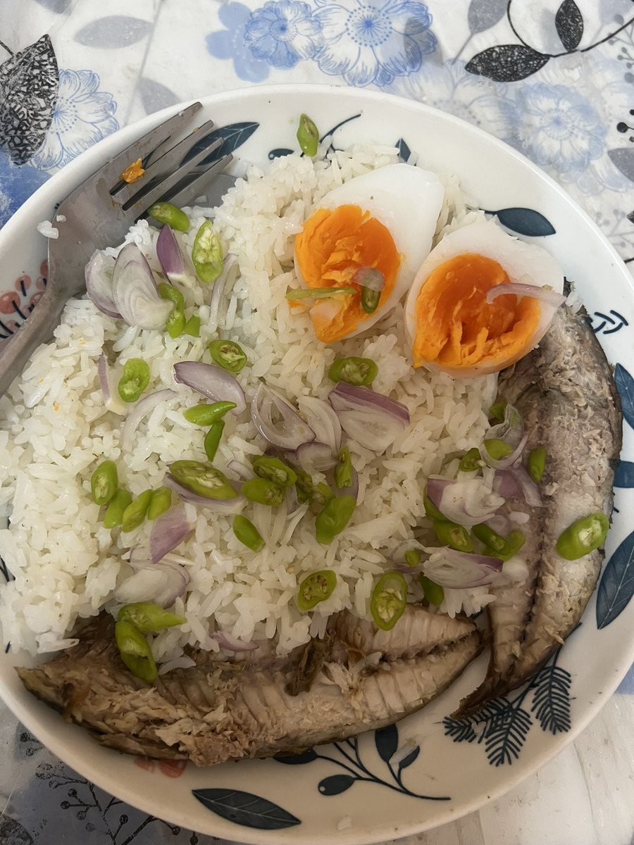 beamyII's tweet photo. เป็นแมว กินปลา https://t.co/wcDvrJswQk