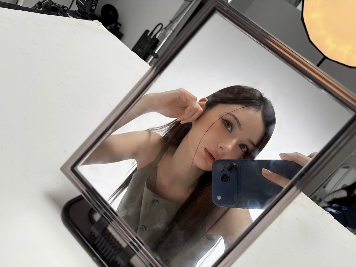 litteldesire's tweet photo. ᅠᅠᅠᅠ
 ⚲ 𝑽𝒆𝒍𝒐𝒖𝒓𝒔 𝑴𝒂𝒈𝒂𝒛𝒊𝒏𝒆.

Love to work but just sometimes.
ᅠᅠᅠᅠ https://t.co/MKsm27KNOm