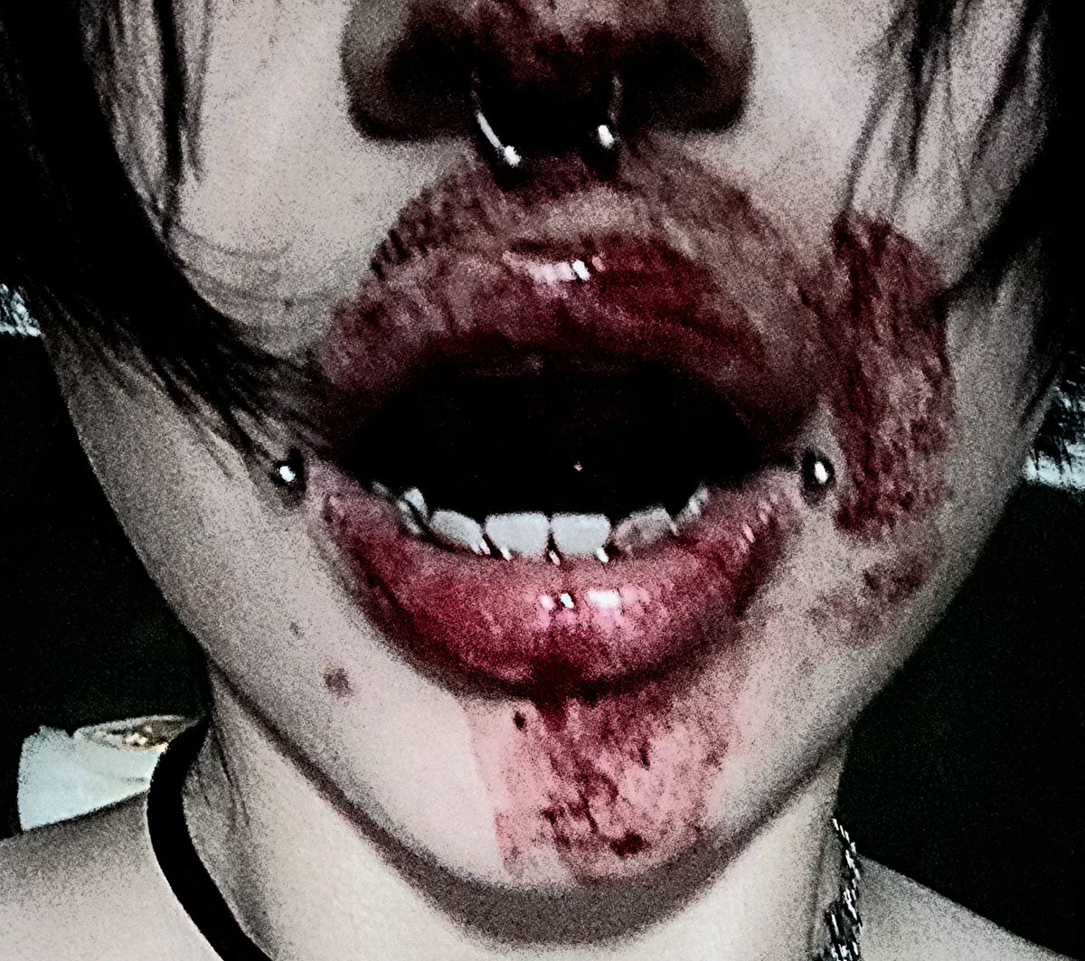 vik0rexia's tweet photo. amaría beber su sangre https://t.co/FgcythF767
