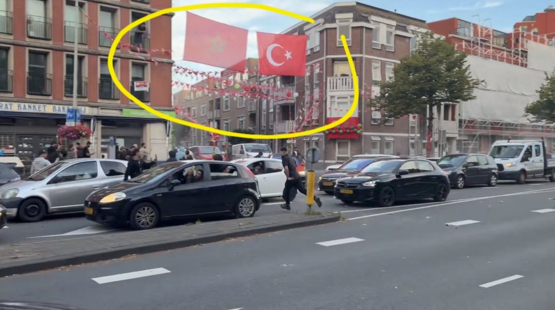 carlito9911's tweet photo. @_owenobrien_ @Sander_2021 Is dit Nederland? https://t.co/XNO6zalWT9
