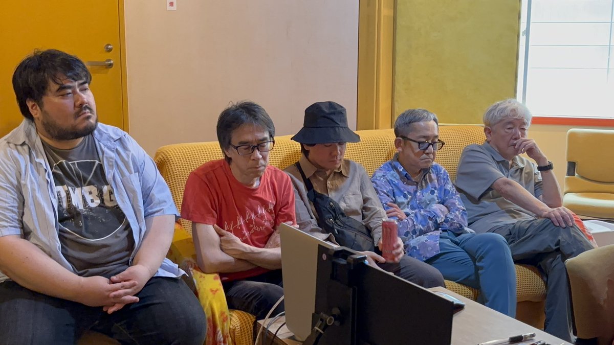 moonriders_net's tweet photo. 本日はCDのマスタリングです。
いよいよ最終工程…みな真剣に音を聴いておりますね。 https://t.co/1OfV6ftRDG