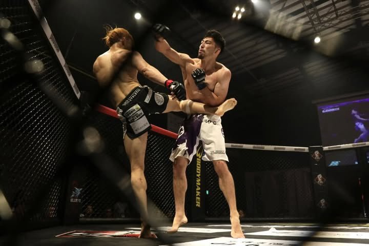chihayafullz's tweet photo. 毎度のことながら試合見返したら反省点ばっかり。

ライブのチャット欄見たら愛のあるコメントばかりでちょっとびっくり。

もうひとつのコメント欄はほぼ韓国語でした🧐

ご視聴ありがとうございました！

#gladiator
#gladiator035 https://t.co/KwIwE4eI3k