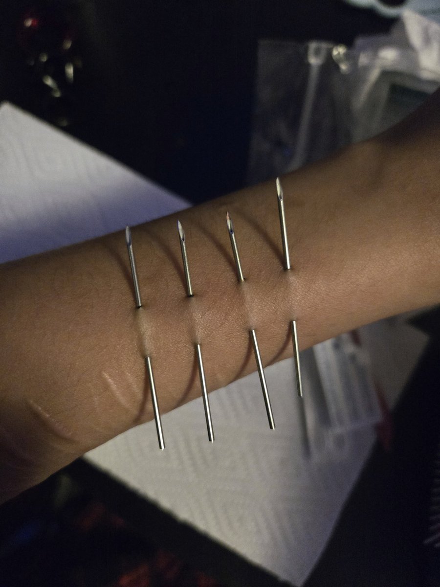 owyxb's tweet photo. play piercings!!!!@!!@! fake sfx #slittwt #shedtwt #988twt #piercing https://t.co/ofojprUxns