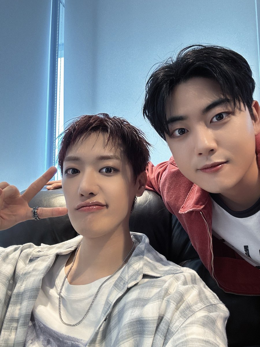 jangyoonism's tweet photo. golcha has once again proved that the bond between them is unbreakable, no matter what happens... 🥹🥹🥹💖💖💖 I love my 10 boys so much ㅠㅠ 🫂💖 I can't wait to see the ten of you again together in one frame.. 🥹🥹🥹 https://t.co/kYUHZA9Efd