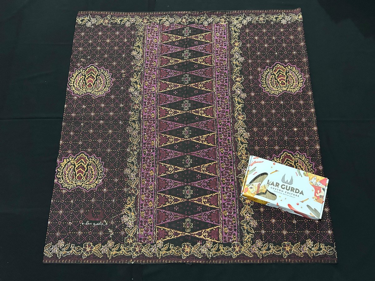 irfannuruddin_x's tweet photo. Dodolan sarung waelah...
Sarung batik asli seri granitan, regone mung 450.000 bonus kiriman doa.

Nek tuku hubungi iki wae...https://t.co/Vi866DVidt https://t.co/ryAIqtXVz2