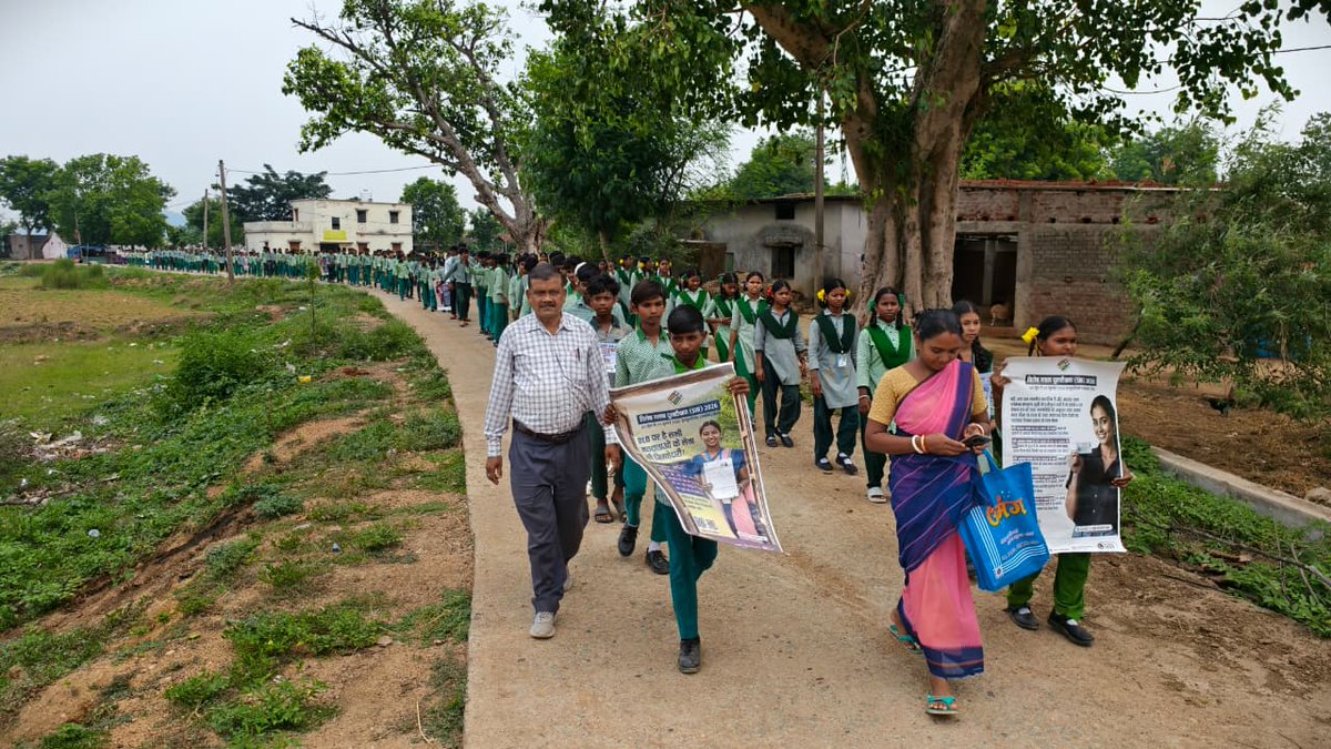 DCseraikella's tweet photo. 🗳️ SIR 2026 के तहत उत्क्रमित मध्य विद्यालय, केसला (कुचाई) के छात्र-छात्राओं ने मतदाता जागरूकता रैली निकालकर ग्रामीणों को मतदाता सूची में नाम दर्ज कराने, समय पर Enumeration Form भरने और BLO का सहयोग करने का संदेश दिया।

🤝 "कोई मतदाता न छूटे!"

#JharkhandSIR #Saraikela https://t.co/D65mHepUNS