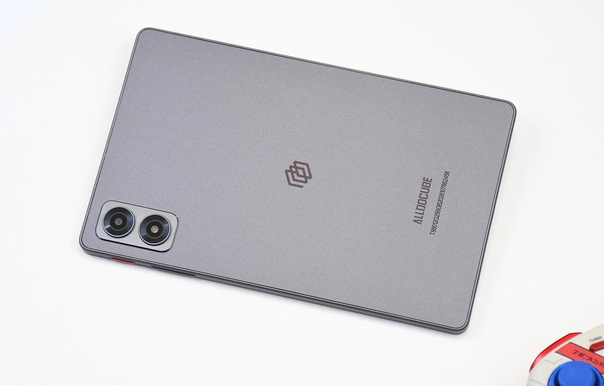 alldocube's tweet photo. #alldocube #iplay80miniultra #gamingtablet #minitablet
Game anywhere. Win everywhere. 🎮
The ALLDOCUBE iPlay 80 mini Ultra is built for gamers on the move—powered by Dimensity 8300 with rare 5G support in a compact size. Stay ahead with ultra-fast 5G + Wi-Fi 6E for low-latency online play.
A stunning 144Hz 2.5K display keeps every frame smooth and sharp, while bypass charging and 33W fast charging keep you in the game longer.
No lag. No limits. Just pure performance.