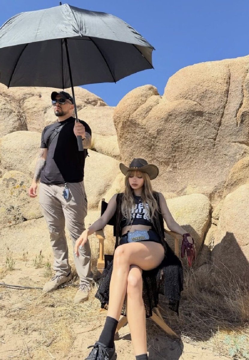 allt3r3go's tweet photo. @LISANATIONS_ Lisa tired taking good care of her Latin America man, time to rest, let Donovan be taking good care with his wife. https://t.co/M4BsuT1fZi