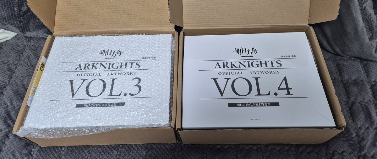 Nyong9U's tweet photo. 혹시 탐라에 명방 아트북(특전ㅇ) 3/4 구매하실분? 

원래 제가 갠소하려고 했는데 이사해도 놓을공간이 없어보여 일괄로 배미포 15만원에 판매합니다(진짜 무거워서 배송비 한 만원은 나올것같아요... 이점 감안부탁드립니다ㅠㅠ)

타래로 https://t.co/sIVbnBcnBI