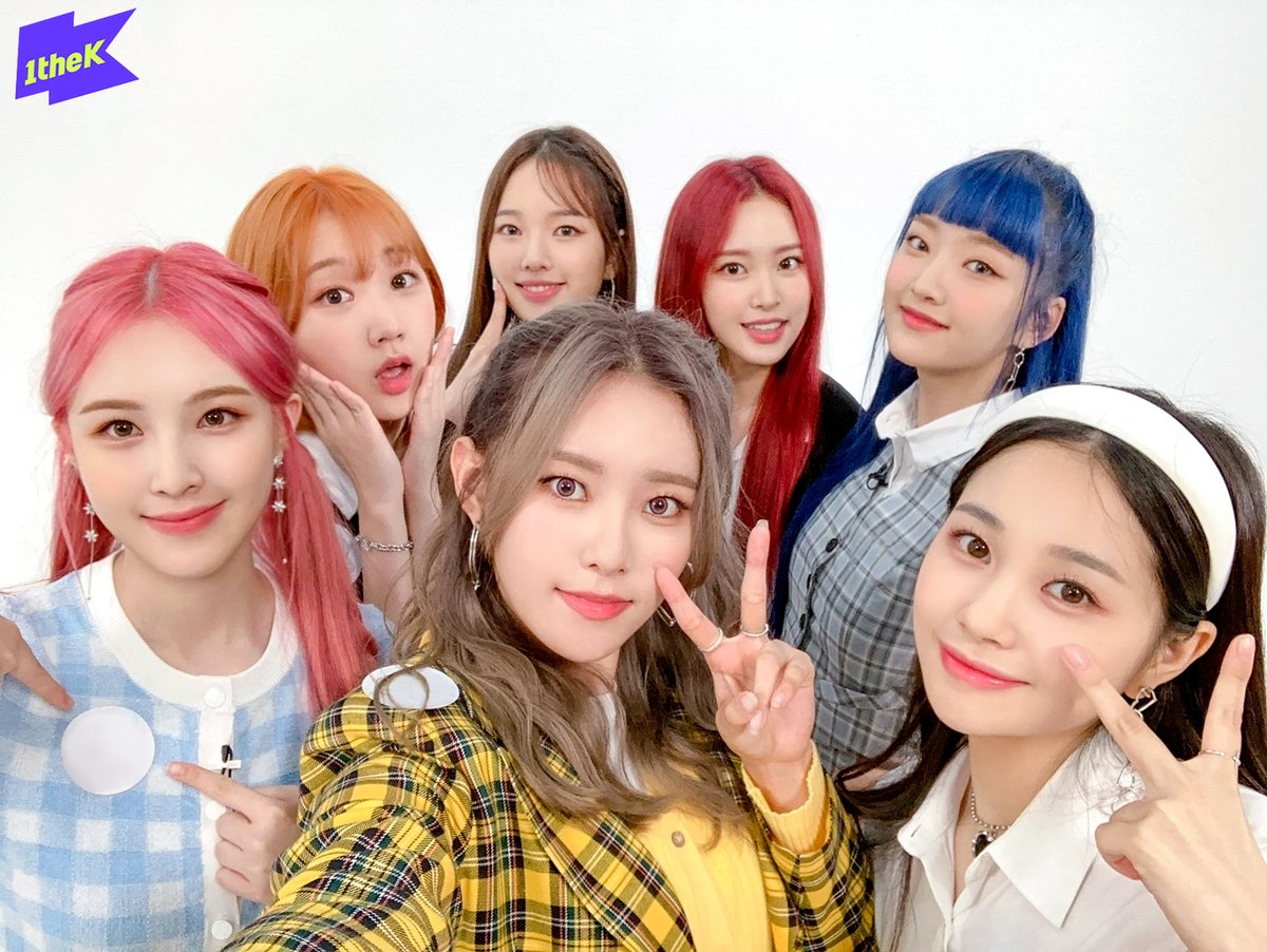 amy_zoa's tweet photo. Six years ago, seven stars came together and created a week filled with memories.
Thank you for every smile, every stage, and every song.
From your debut until now,your voices have become the soundtrack of our youth.  
Happy 6th Anniversary 💗
#6YearsWithWeeekly https://t.co/JCQHgUvUww