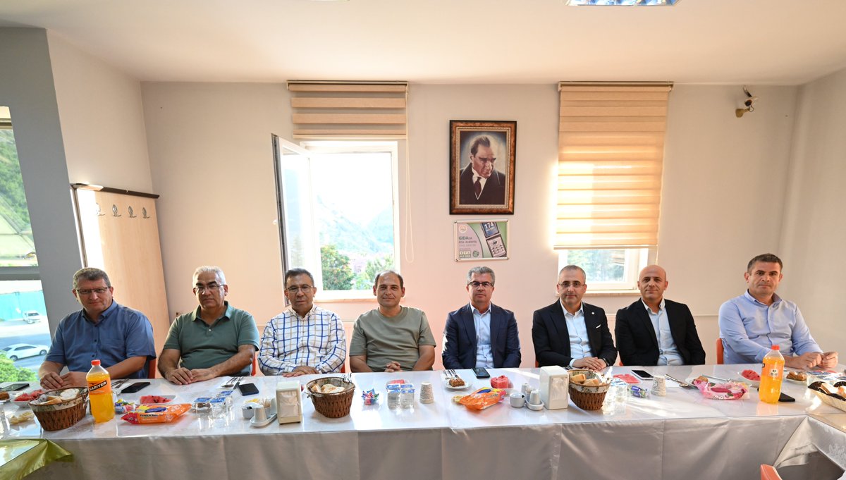 amasyaobm's tweet photo. Amasya Orman Bölge Müdürlüğünce tayin olan personellerine veda gecesi düzenlendi.
☎️ #ALO112 Orman Yangını İhbar Hattı #Orman #yangın #Çöpatma #AtıklarıTopla https://t.co/LtzTpUCErg https://t.co/DuEpaJFjEE https://t.co/BvTufbaTNf