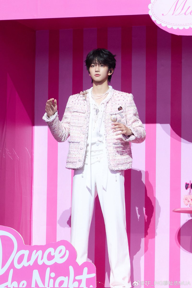dub1dup116's tweet photo. 260630 무즈청 웨이보
诸暨两天开心度过!时间真的一晃眼就过去了,此刻即使不坐在场馆、不站在舞台上,心里还是满满的。每次看到大家从不同地方赶来,路上肯定很辛苦,所以还是要啰嗦一句:一定一定要照顾好自己,注意安全,任何时候都是。
#무즈청 #穆祉丞 #MuZhicheng #TFING https://t.co/HnJRjpQBvG