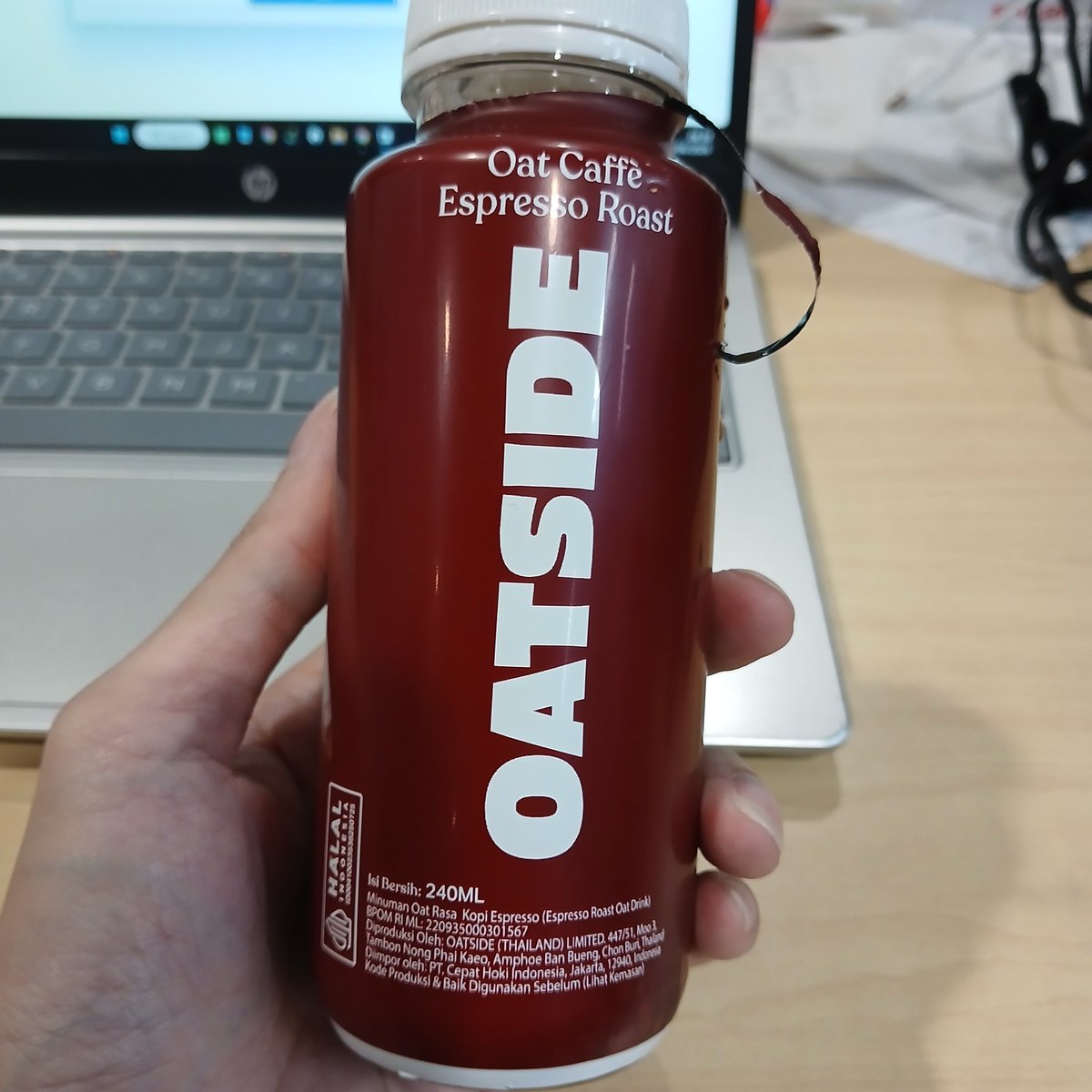 MasKucing9's tweet photo. @iprimaa Baru coba, rasanya oke,  pahit sm creamy oatnya terasa dan masih ada manisnya dikit
@Oatside_ID https://t.co/pqtbMIIy4N