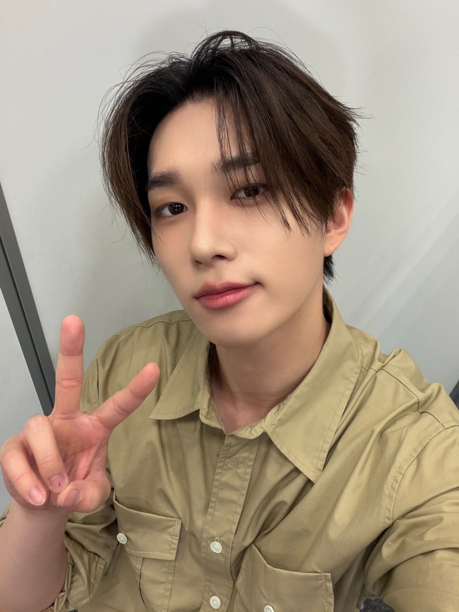 P1H_members's tweet photo. 날씨가 많이 더워요 더위 조심하세요!🥵

#P1Harmony #THEO https://t.co/Kc4xCwrAzj