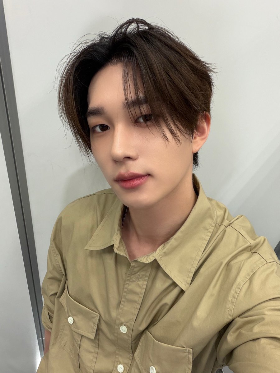 P1H_members's tweet photo. 날씨가 많이 더워요 더위 조심하세요!🥵

#P1Harmony #THEO https://t.co/Kc4xCwrAzj