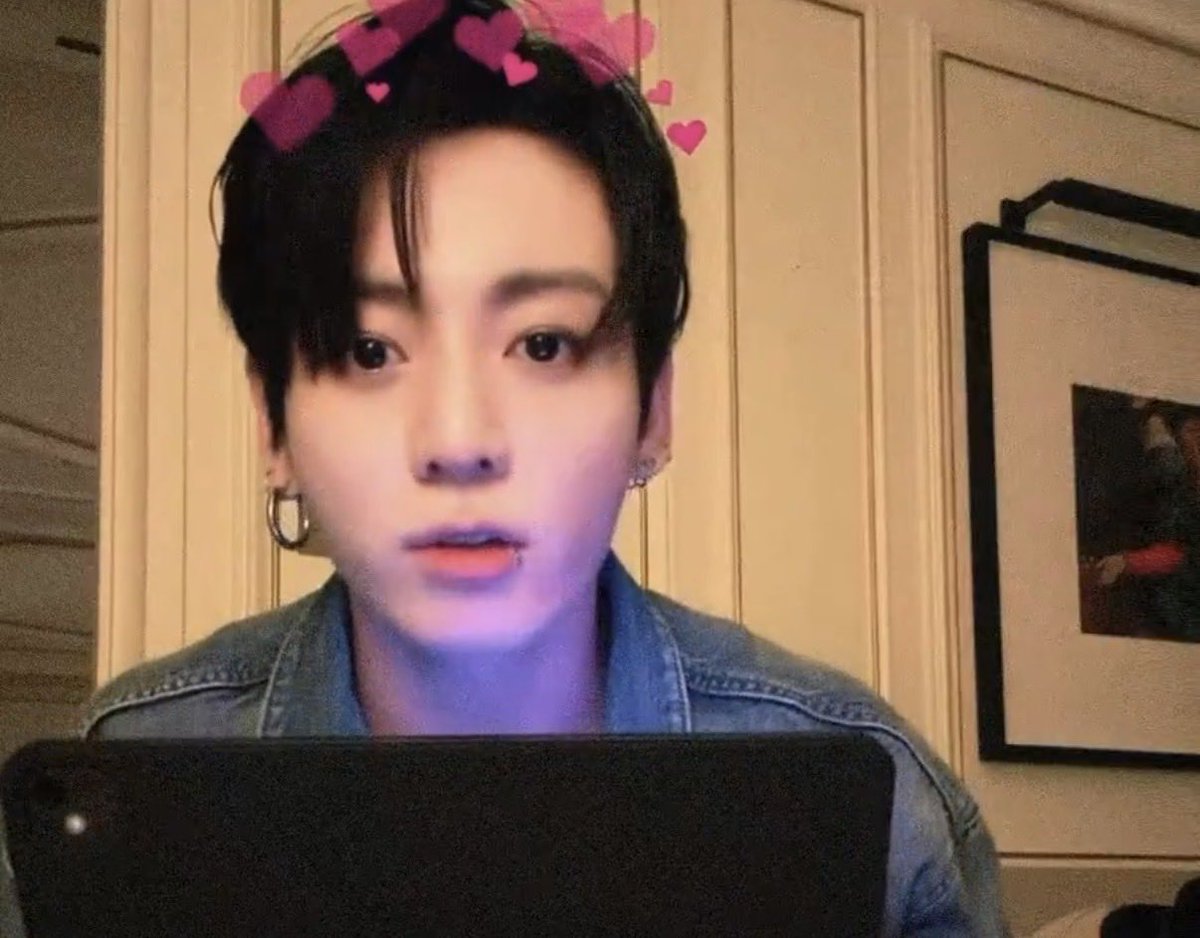 __JJKS__'s tweet photo. 정국이 너무 기특함
어릴때야 짧턱이 가능한데.. 군백기 이후에 이 얼굴형인게 ㄹㅇ 축복신내림 
완벽얼굴형 오스카상 줘야댐 https://t.co/NkHuIMfIAT