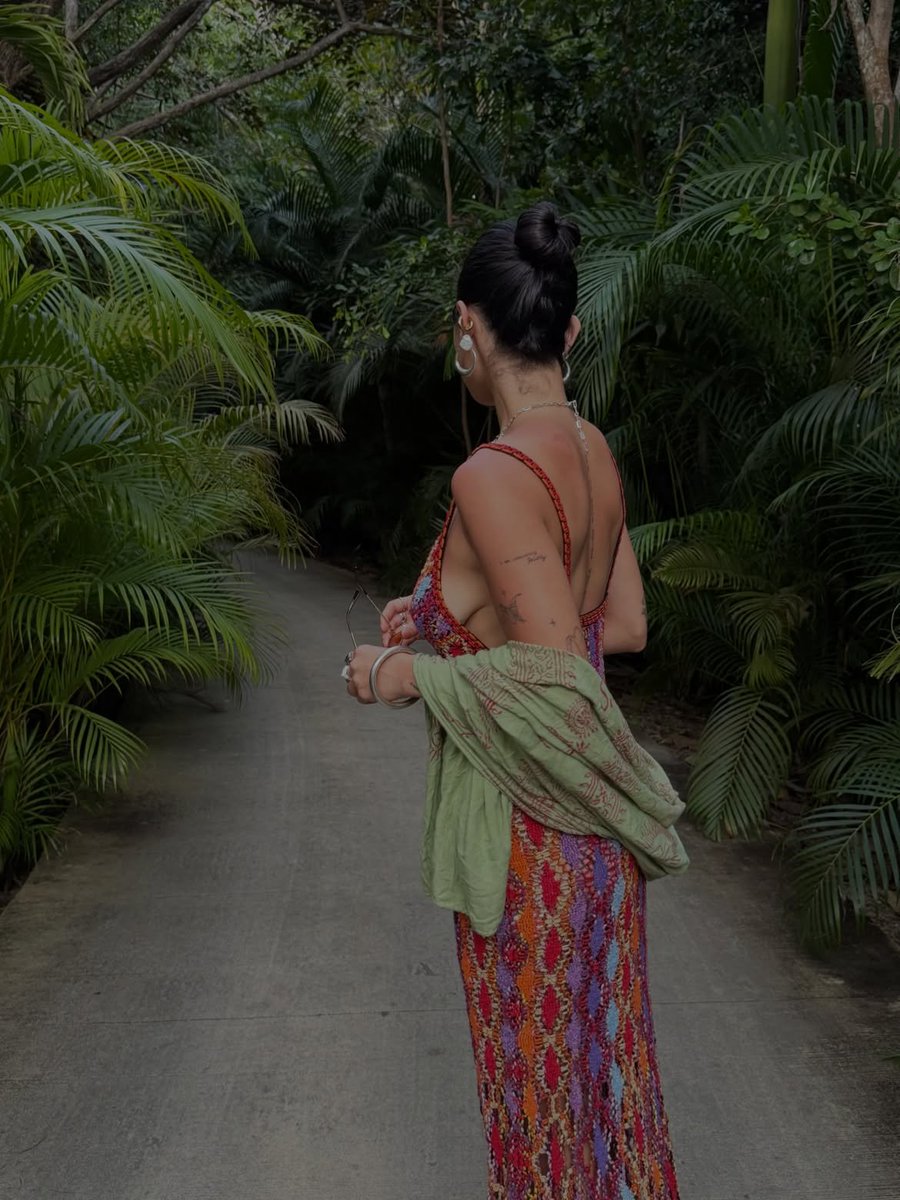ImBanton_'s tweet photo. What is this genre of women called ?? https://t.co/EtZJc2yL51