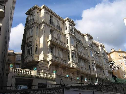 DidierMaisto's tweet photo. Le Sun’s Palace à Monaco. Il n’existe en revanche aucune photo publique du mega yacht d’Ermolaev, ni de sa villa de Cap Ferrat. Ces yachts sont souvent ancrés au large ou dans des zones très privées. Les propriétaires évitent la publicité, surtout en période de guerre et de sanctions. Pour ce qui est des enregistrements portuaires, il n’y a pas de liste publique détaillée avec photos nominatives accessible en ligne.