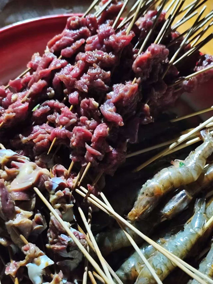 1992_luan's tweet photo. Craving late-night street food  Handmade spicy lamb skewers off the grill—smoky, juicy, and perfect for a quick snack! https://t.co/xqBVMJMmXL