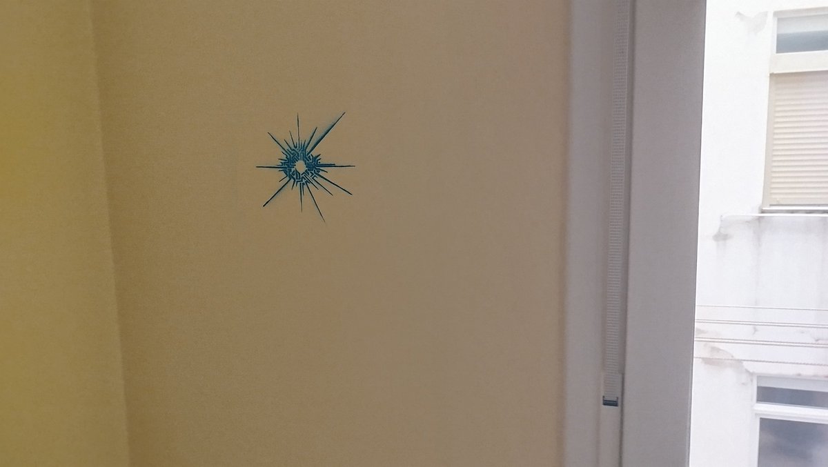 FabiShiny's tweet photo. Hoy van a pintar mi antiguo cuarto, fue un placer ojo del universo 👋😔 https://t.co/0Z0p1uOCsc