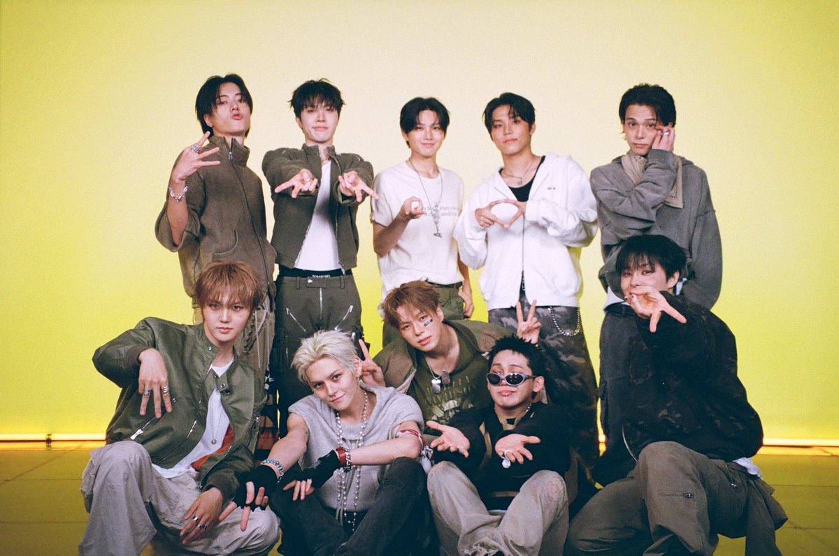 thekpop2Of's tweet photo. 필름카메라로 기록한 6월의 추억📸 7월에도 쭈욱 엠투와 함께해요❣ #6월의엠투 #M2film #릴레이댄스 #TREASURE #트레저 @ygtreasuremaker https://t.co/FlSCkbcAr0