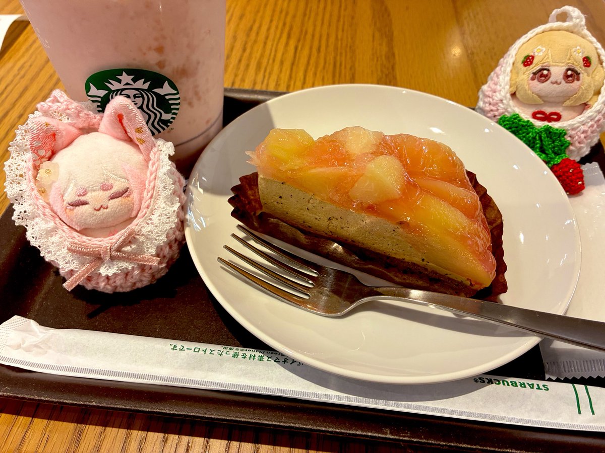 flynui's tweet photo. スタバで桃づくし！

#rinko_photo https://t.co/340OrJdDc8