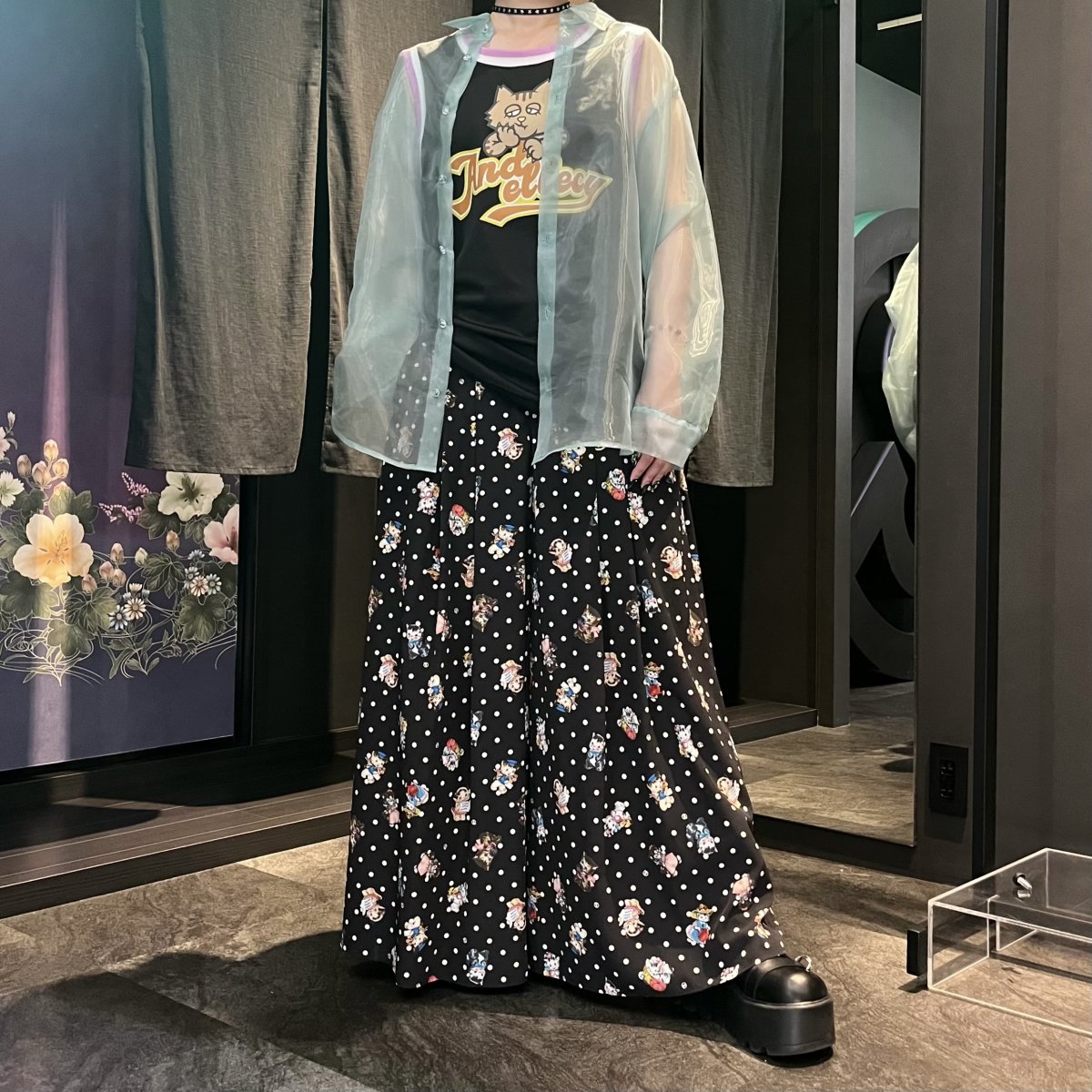 Laforet_H's tweet photo. 3F アンドエルシー 猫コーデ: 猫アイテムのコーディネートオススメです☆
これからの季節に大活躍すること間違いなしの猫タンクトップと新作の猫ドットパンツ
夏のお供にぜひ！

シアーシャツ　¥30,800/税込
猫タンクトップ(クロ/アカ) ¥9,790/税込
… https://t.co/l5jqc4Visw https://t.co/6DimQNyc2H