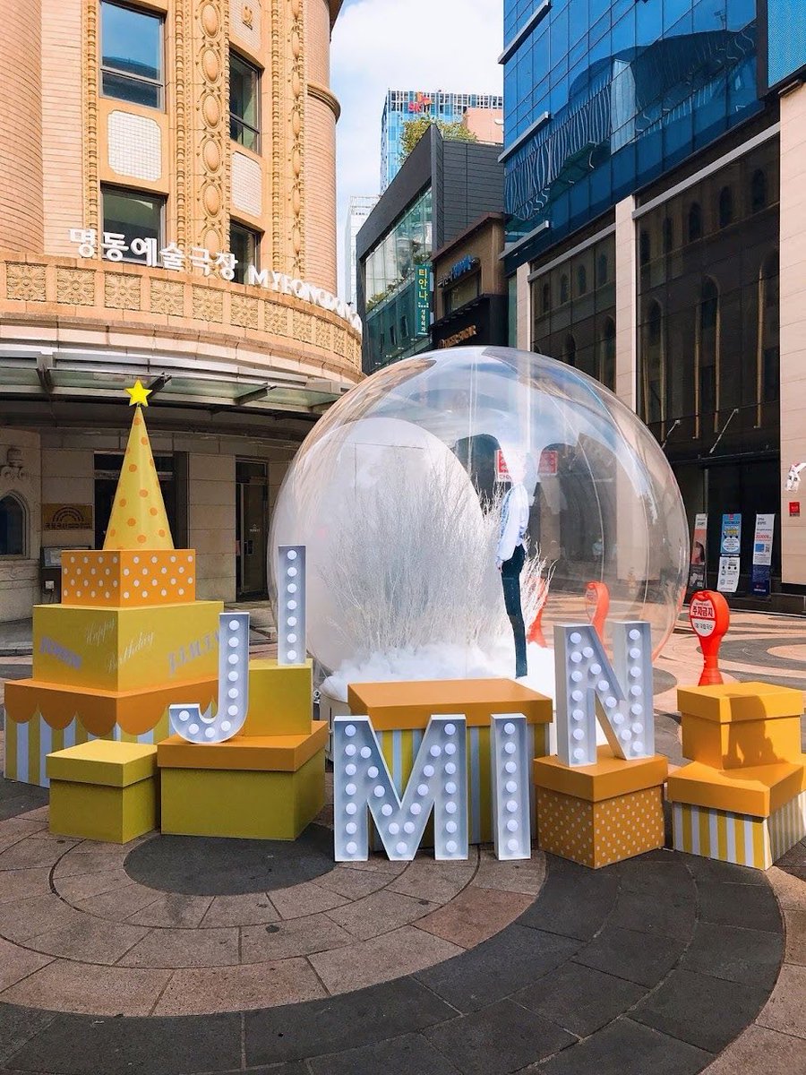 JiminMalaysia's tweet photo. Cantik kan? 

Imagine kita ada photobooth macam ni dkt #BTSinKL nanti? 😍

If you want this for our tour stop, come help us by donating! 

No set amount required. Any amount is appreciated 💛 

#JIMIN
#jiminmalaysia
#지민

Photo credits to respective owners. https://t.co/J8OFV9hqX7
