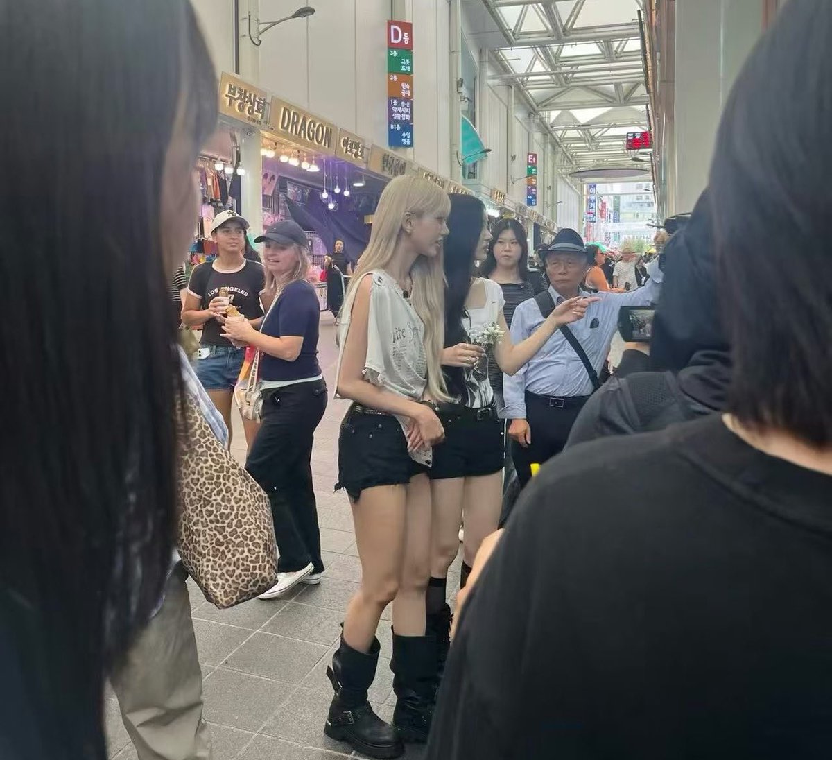 annarated's tweet photo. ANNA &amp; SOOIN SPOTTED FILMING TODAY https://t.co/7S92vUfQcE