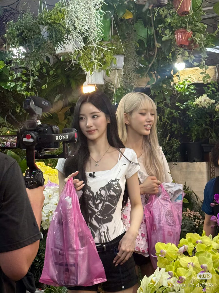 annarated's tweet photo. ANNA &amp; SOOIN SPOTTED FILMING TODAY https://t.co/7S92vUfQcE