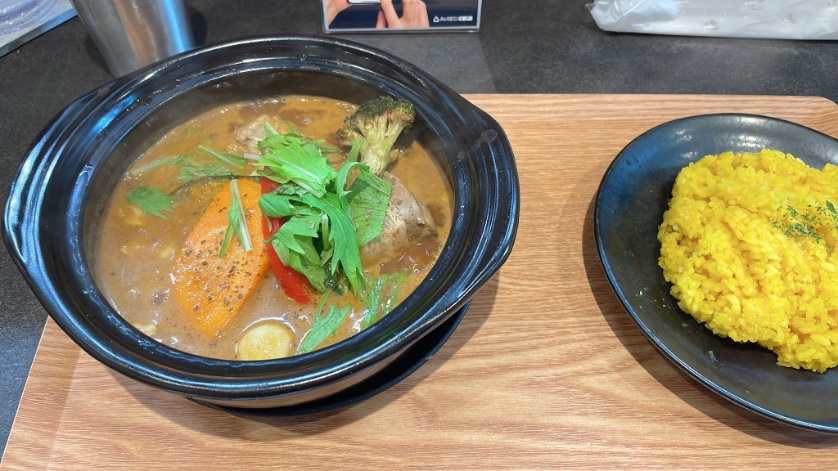 tessan0425's tweet photo. 高槻市役所前に今日オープンしたばかりのタイガーカレー🍛 https://t.co/qC4DXnFtZm