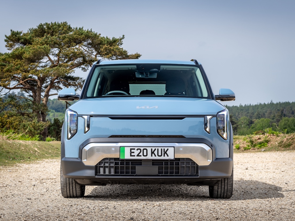 EVFleetWorld's tweet photo. Road Test: Kia EV2 First Edition
High-spec First Edition is our introduction to Kia's new compact EV2. By Simon Harris.
What is it? Compact SUV How much? £28,440 (P11D) Range: 190 mil...
https://t.co/NvLmxVtDpo
#RoadTests #KiaEV2 https://t.co/8JlqkEM8Qx