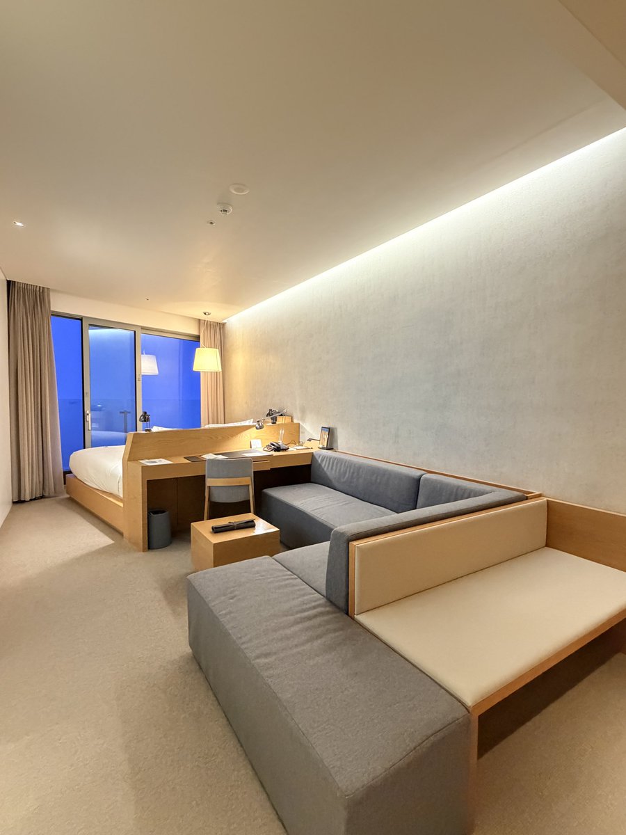 soe_kun's tweet photo. ✨1万ポイントで泊まれる、おすすめホテル。

📍ネストホテル仁川（Nest Hotel Incheon）

今回はMarriott Bonvoyのポイントを利用して、10,000ポイントで宿泊しました。

✔️ デザイン性の高い館内
✔️ 約43㎡の広々した客室
✔️ 仁川空港から無料シャトルバスあり
✔️ トランジットや前泊・後泊にもおすすめ

これからも実際に泊まったホテルや、お得なポイント宿泊を紹介していきます。

保存して、韓国旅行の参考にしてください😊

#MarriottBonvoy #NestHotelIncheon #ネストホテル #韓国旅行 #仁川空港 #ホテルレビュー #ポイント宿泊 #マリオット #ホテル好き #旅行好き