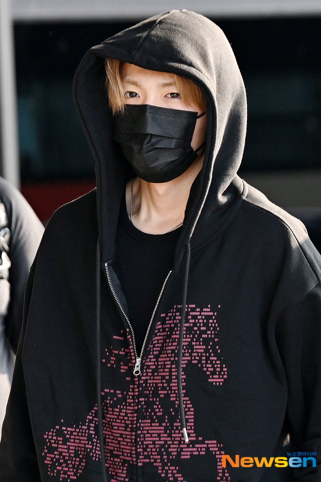 doyounggpcs's tweet photo. doyoung on NEWSEN 🖤 #도영 https://t.co/XA8whCn7n5